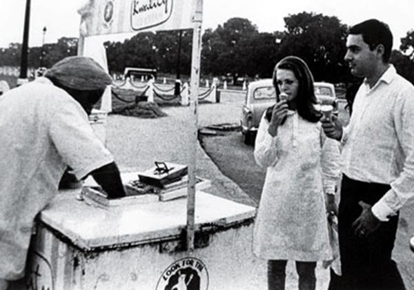 young Rajiv Gandhi and Sonia Gandhi